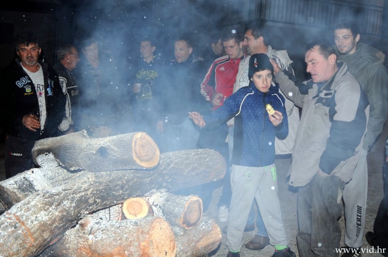 Badnjak (11)